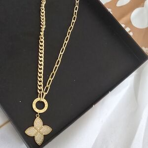22kgp Dubai Jewelry-Elegant Gold Flower Pendant Necklace